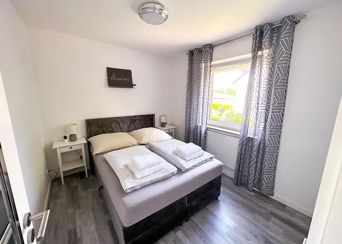 Stilvolles, Frisch Renoviertes 2Zi Apartment Mit Kueche Und Balkon In Kliniknaehe