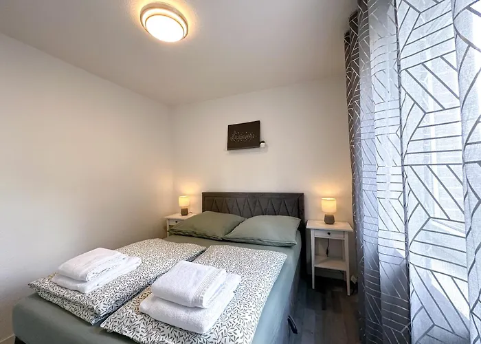 Stilvolles, Frisch Renoviertes 2Zi Apartment Mit Kueche Und Balkon In Kliniknaehe