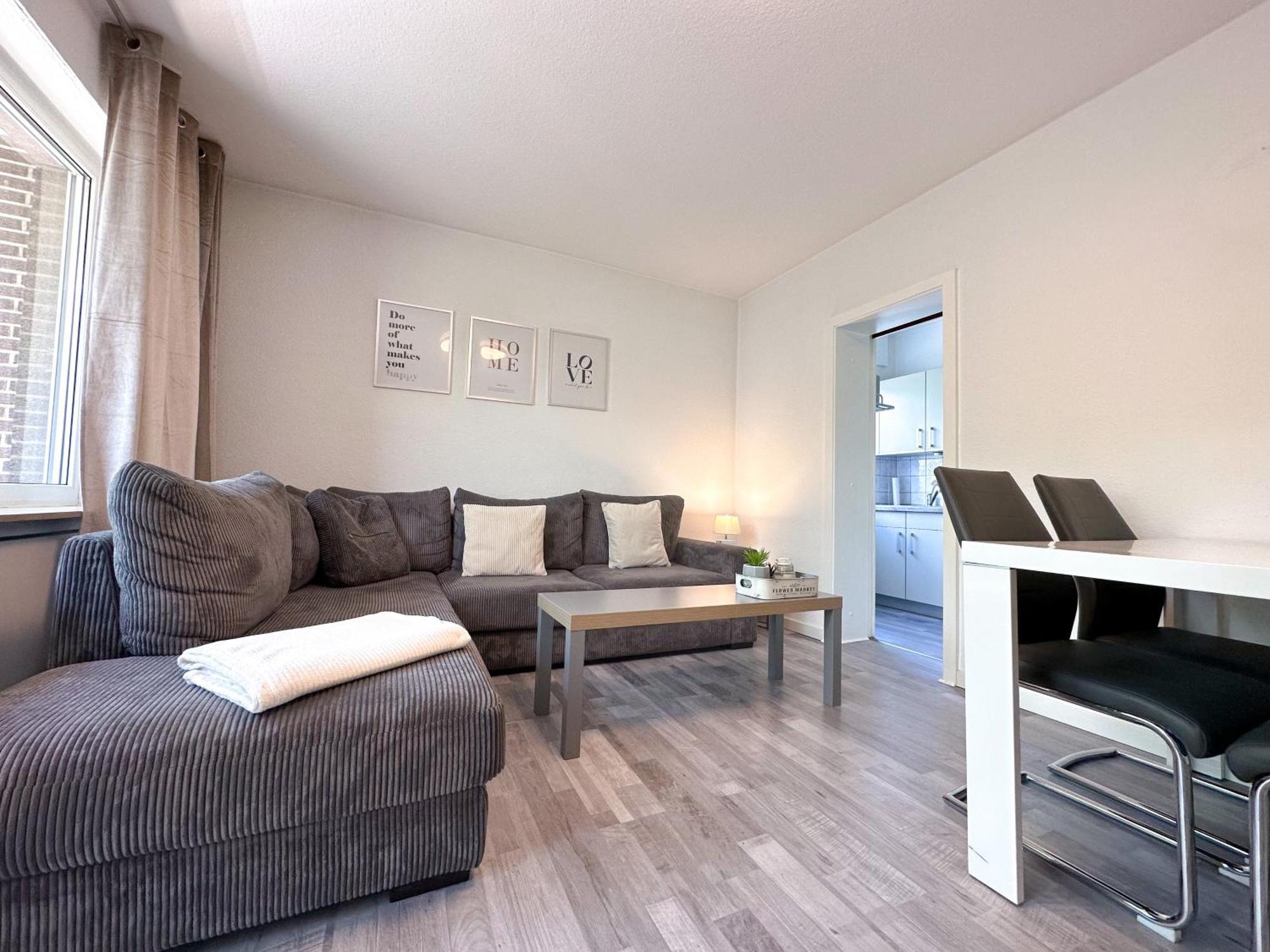 Stilvolles, Frisch Renoviertes 2zi Mit Kueche Und Balkon In Kliniknaehe Apartment
